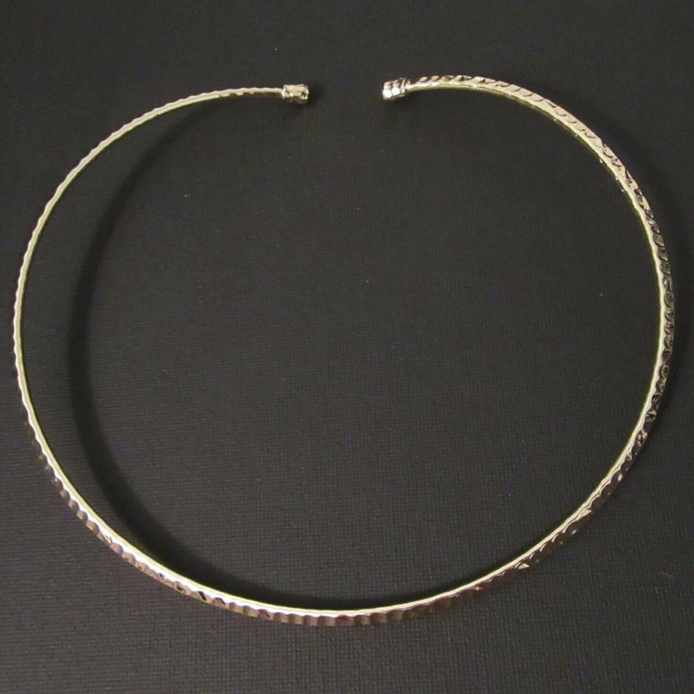 PD-35 Lia Sophia Jewelry Hammered Collar Necklace in Gold